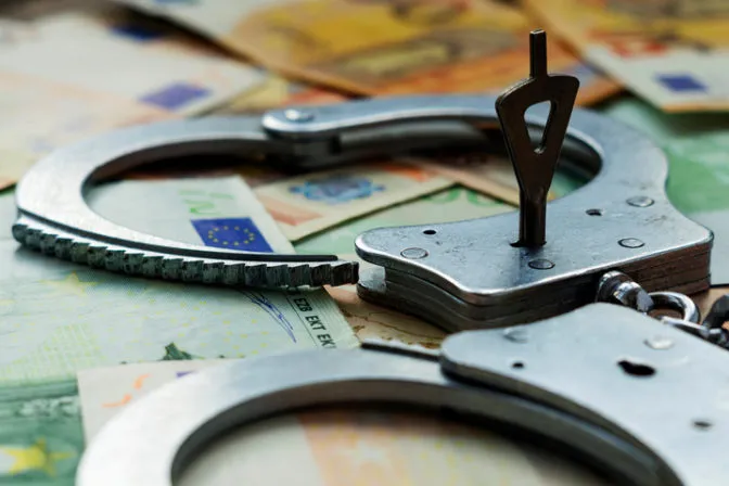 Po akcii na Okresnom úrade v Bratislave zaistila NAKA sedem osôb, sú obvinení z korupcie - Webnoviny.sk