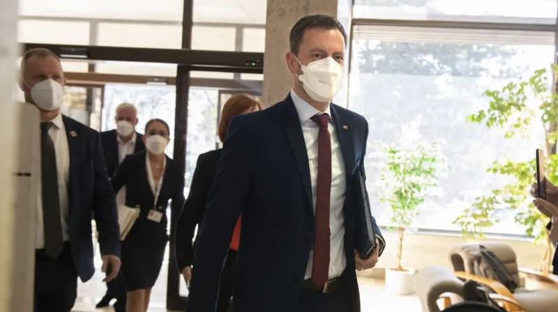 Krajinu čaká dvojtýždňový lockdown a na 90 dní stav núdze - Domáce - Správy - Pravda