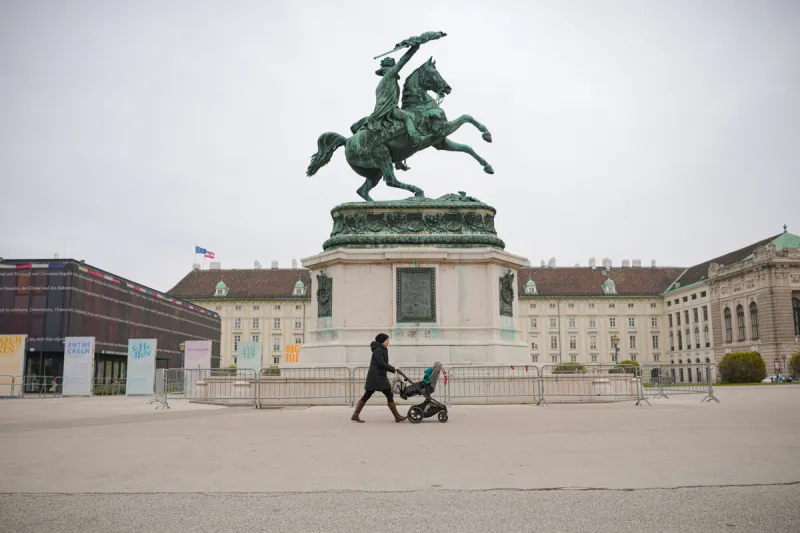 Koronavírus: Kde zavádzajú v Európe lockdown a kde je povinné očkovanie? - Svet SME