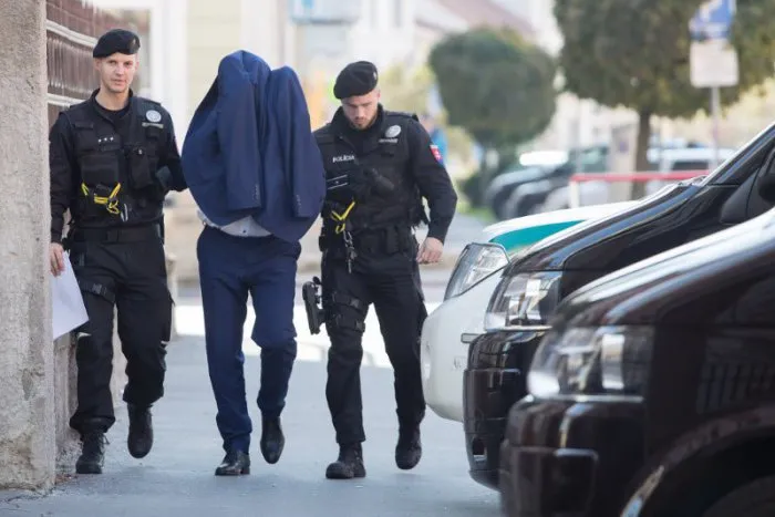 Korupcia na Okresnom úrade v Bratislave: Po zásahu NAKA obvinili sedem ľudí | Bratislava24.sk