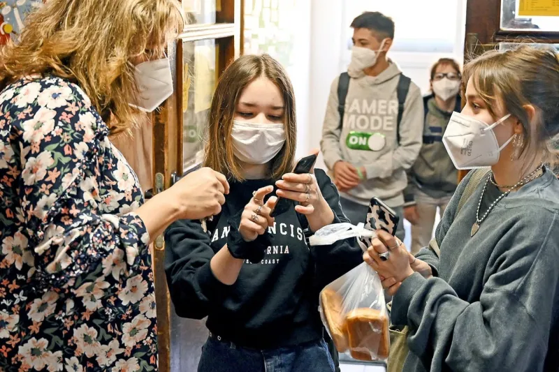 Vírus sa na školách nešíri? Počas „tvrdého“ lockdownu ostanú otvorené, v tejto vekovej skupine je najvyššia chorobnosť | Nový Čas