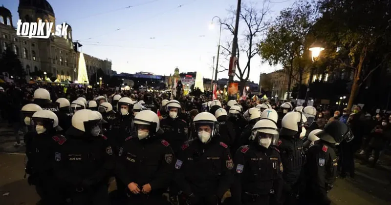 KORONAVÍRUS Desaťtisíce ľudí v Rakúsku protestovali proti opatreniam a povinnému očkovaniu | Topky.sk