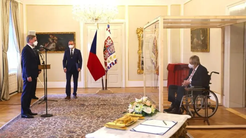 Zeman napriek nákaze koronavírusom vymenoval Fialu za premiéra - Svet - Správy - Pravda