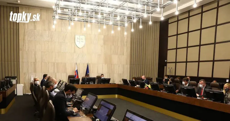 KORONAVÍRUS Koaličná rada sa má zaoberať bonusom pre očkovaných seniorov i zatváraním škôl | Topky.sk
