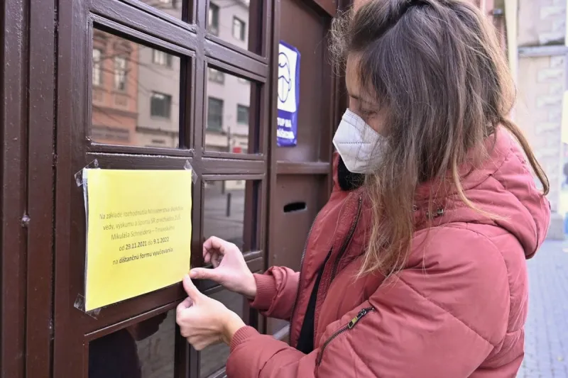 Koronavírus na Slovensku sledujeme minútu po minúte - SME