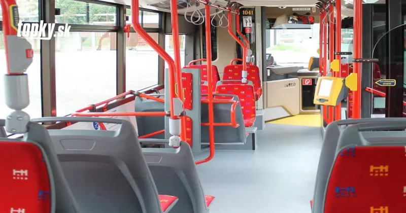 Cestujúcich v MHD pre lockdown ubudlo, DPB zaviedol prázdninový režim | Topky.sk