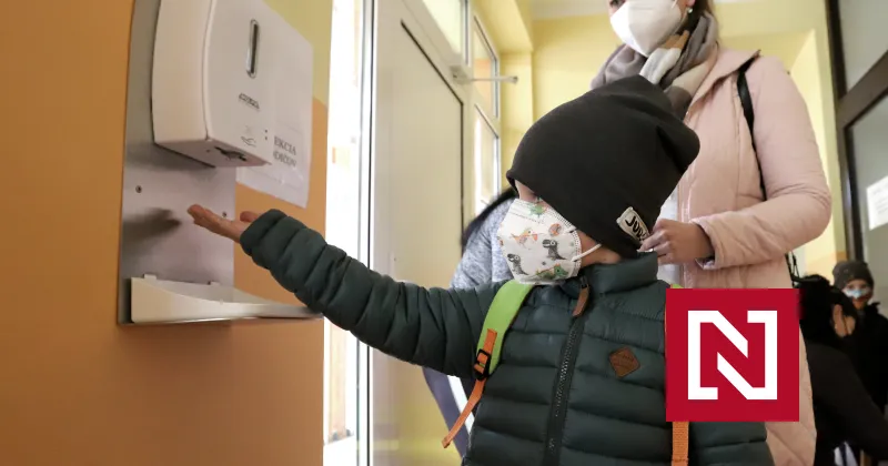 Musím poslať dieťa do školy, aj keď sa bojím infekcie? Otázky a&nbsp;odpovede o&nbsp;školách počas lockdownu