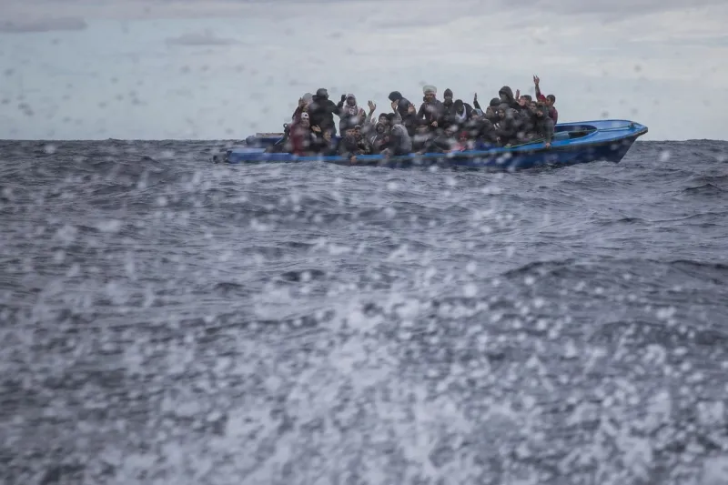 Smrteľná zrážka policajného člnu s plavidlom prevážajúcim migrantov: Vyhaslo sedem životov | Nový Čas