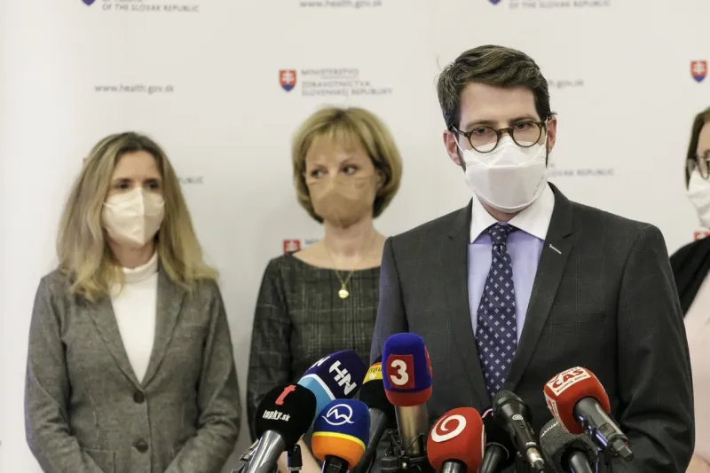 Nové návrhy odborníkov! V hre je predĺženie lockdownu, opatrenia by sa dotkli vlakov aj autobusov | Nový Čas