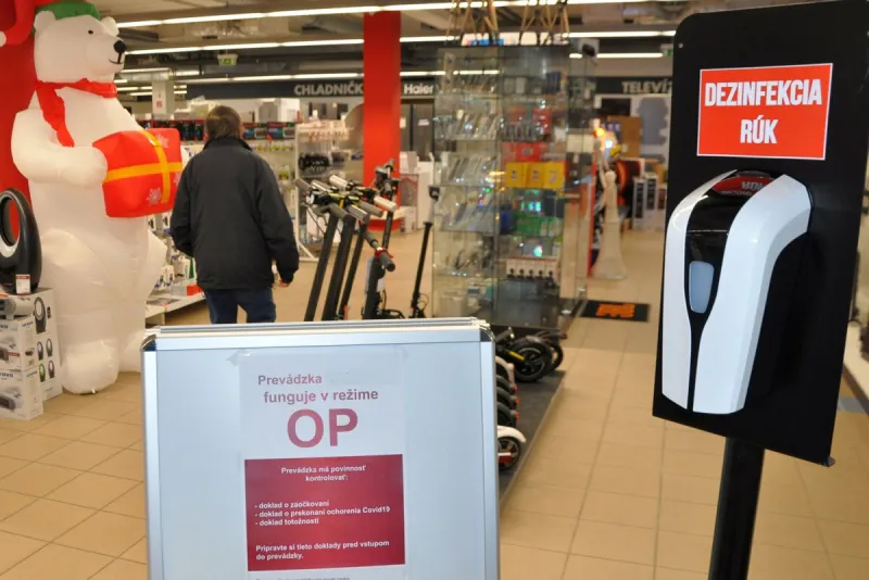Koronavírus: Vianoce budú bez návštev, čo sa zmení v opatreniach? - SME