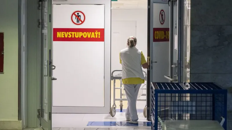 Koronavírusu podľahlo ďalších 84 osôb, počet hospitalizácií opäť s poklesom - Domáce - Správy - Pravda