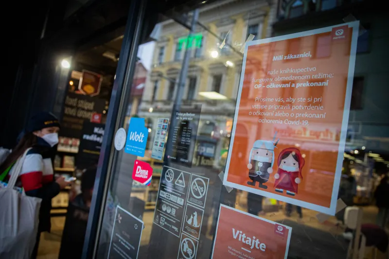 Koronavírus na Slovensku: Pre očkovaných sa uvoľňujú viaceré opatrenia (minúta po minúte) - SME
