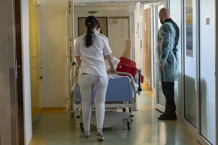 Koronavírus na Slovensku: Počet hospitalizovaných klesol, hlásia ale ďalšie obete