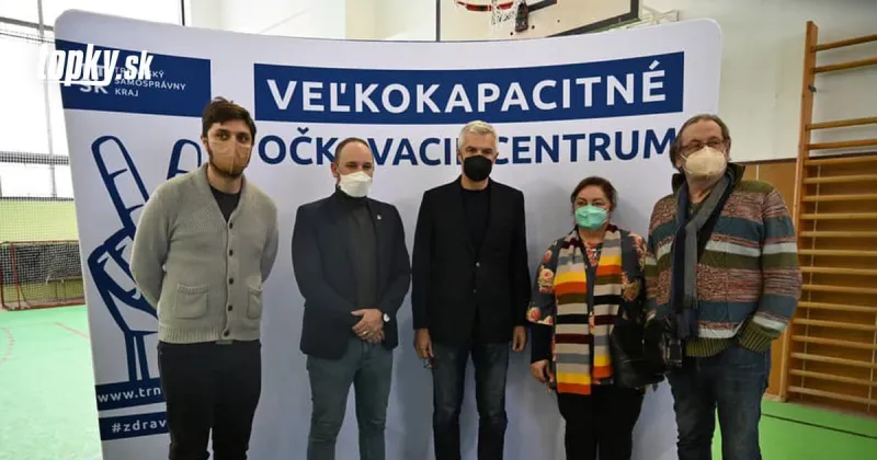 KORONAVÍRUS Zdravotníkov v očkovacom centre podporil aj minister Korčok | Topky.sk