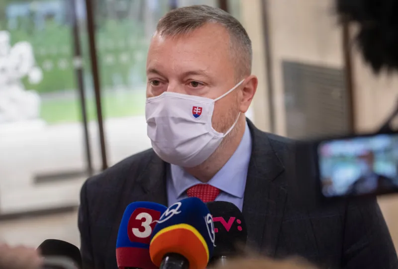 Koronavírus: Ľudia sa na Vianoce budú môcť stretávať, vraví Krajniak - SME