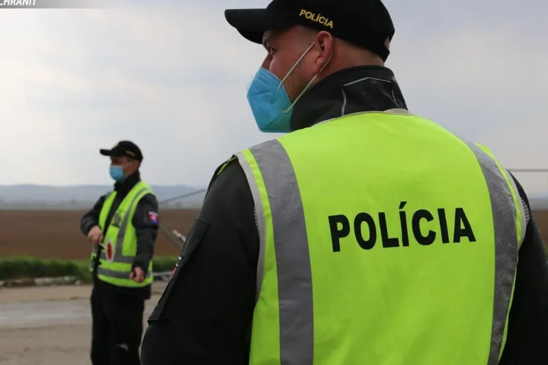 Nočná policajná akcia mala úspech: Zadržali nelegálnych migrantov z Indie | Nový Čas