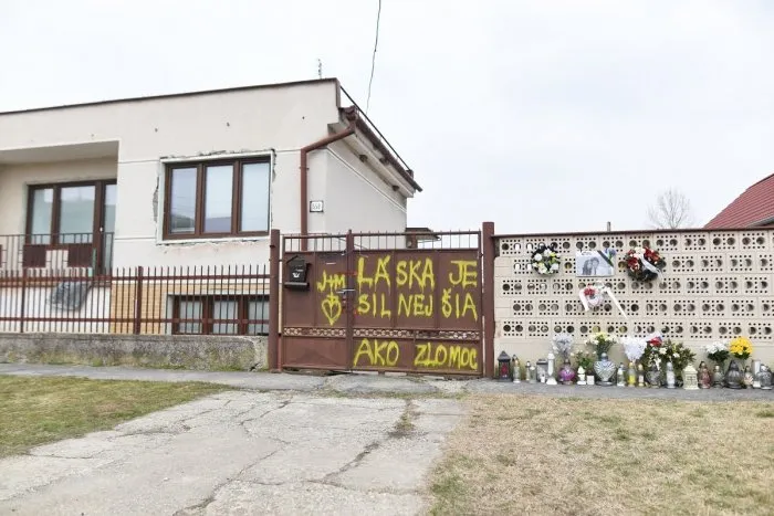 Dom, kde zavraždili Jána a Martinu, zbúrajú: Na pozemku postavia pamätník