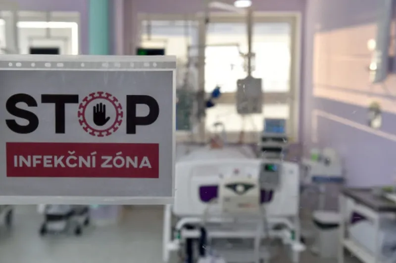 Koronavírus na ústupe: Počty nakazených i hospitalizovaných v Česku klesajú, no panujú obavy | Nový Čas