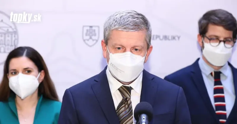 KORONAVÍRUS ÚVZ upravil kapacitu v prevádzkach: Zmenil sa aj zoznam rizikových krajín | Topky.sk