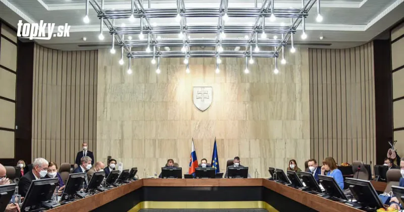 KORONAVÍRUS Vláda schválila zmeny v opatreniach: Čo všetko sa ešte pred sviatkami zmení? | Topky.sk