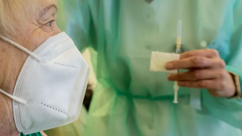 Francúzsko a Británia hlásia nové rekordy nakazených koronavírus: Z týchto čísiel vám padne sánka! Prichádzajú však aj dobré správy | Nový Čas