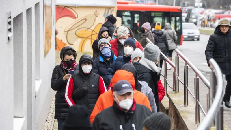 Koronavírus si vyžiadal ďalších 62 životov. Pribudlo vyše tristo nakazených - Domáce - Správy - Pravda