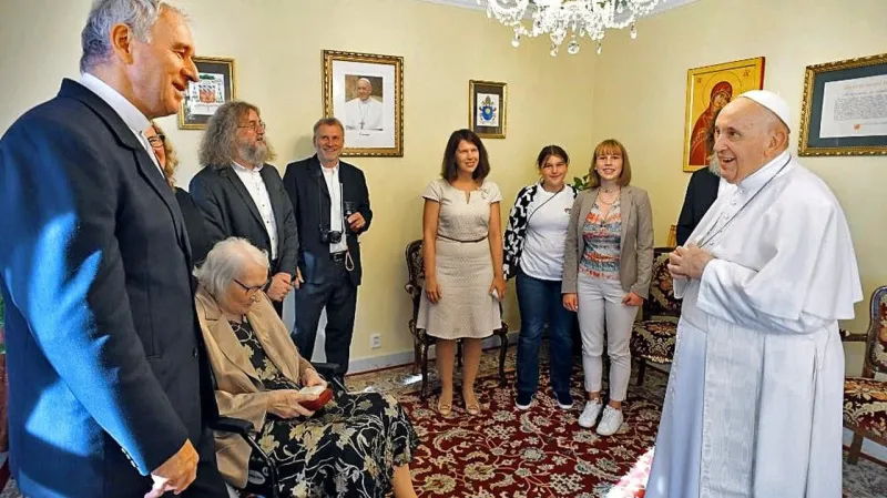 Tri mesiace od spoločnej omše odvolaného arcibiskupa a Františka: Ako pomohlo Bezákovi stretnutie s pápežom?! | Nový Čas