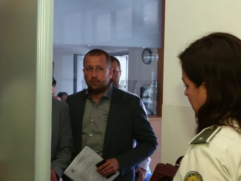 Členstvo v gangu piťovcov nie je zločin: FOTO zo súdu odišli ako vážení, aj Rehákov syn doktor! | Topky.sk