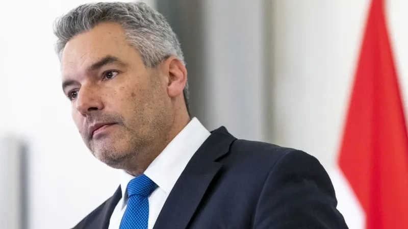 Rakúsky kancelár mal pozitívny test na koronavírus: Zostáva v izolácii | Nový Čas