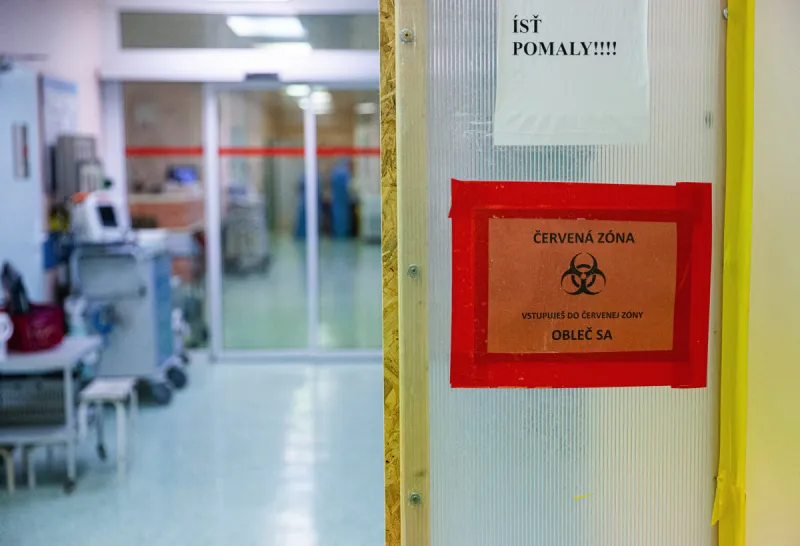 Koronavírus: Nemocnice sú pred omikronom oslabené - SME