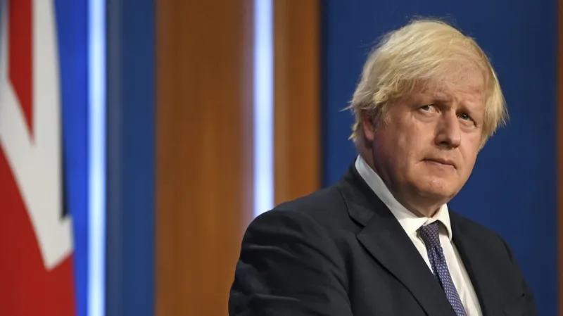 Vodu kážu, víno pijú! Britská vláda počas tvrdého lockdownu žúrovala: Cynické, čo písali v pozvánke | Nový Čas