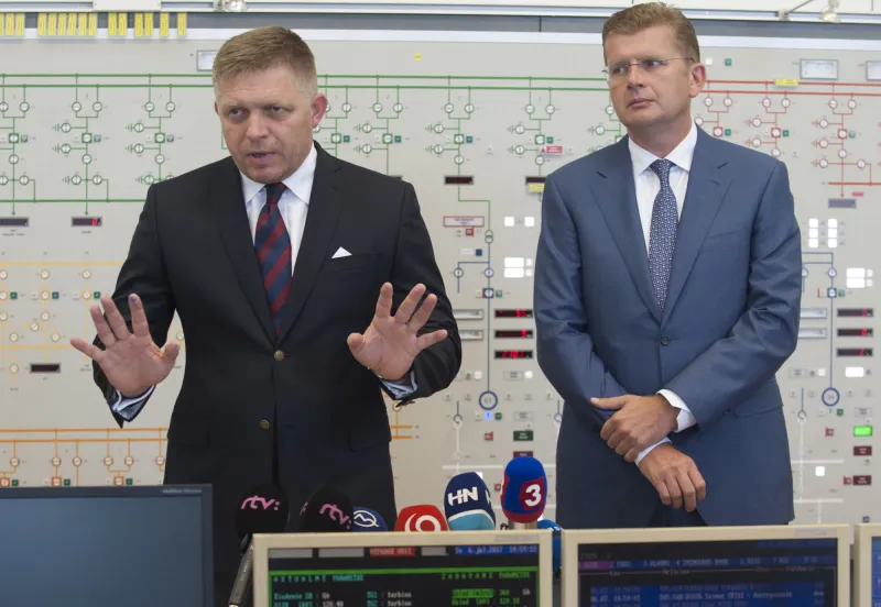 Advokát Bžán zarábal milióny na štáte aj pred odmenou za Gabčíkovo, Žigovi hrozia odvolávaním – Denník N
