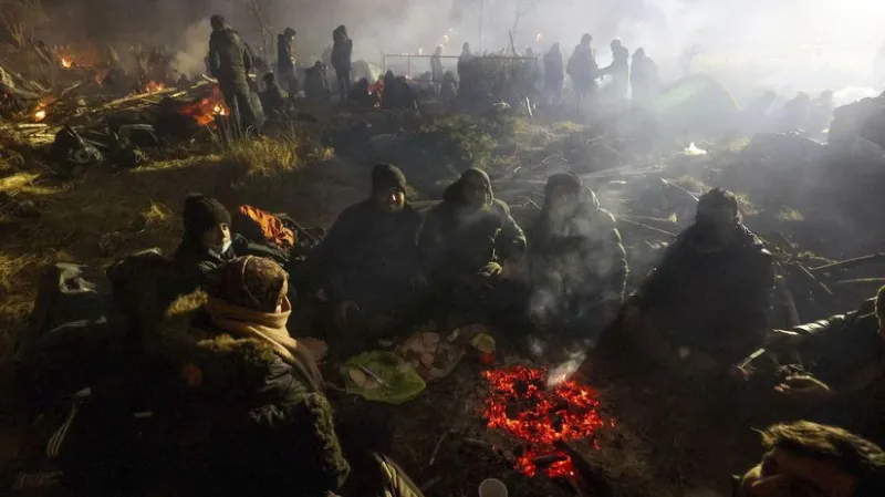 Na policajtov na maďarských hraniciach zaútočila skupina migrantov kameňmi - Svet - Správy - Pravda