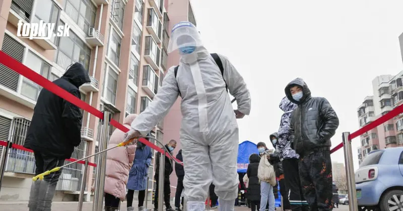 KORONAVÍRUS Čína zaviedla brutálne opatrenia: Pozitívnych prevážajú do táborov! | Topky.sk