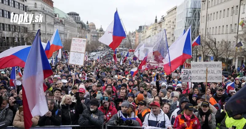 KORONAVÍRUS V Prahe protestujú hasiči a policajti: Odmietajú povinné očkovanie proti COVIDU | Topky.sk