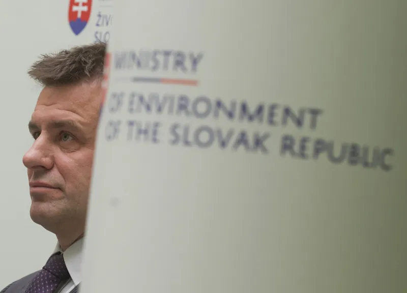 Solymos sa dištancoval od obvinených z Okresného úradu - domov.sme.sk