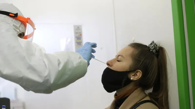 V Česku sa počet nakazených zvýšil dvojnásobne: Na koronavírus tam zomrelo už viac ako 37-tisíc ľudí | Nový Čas