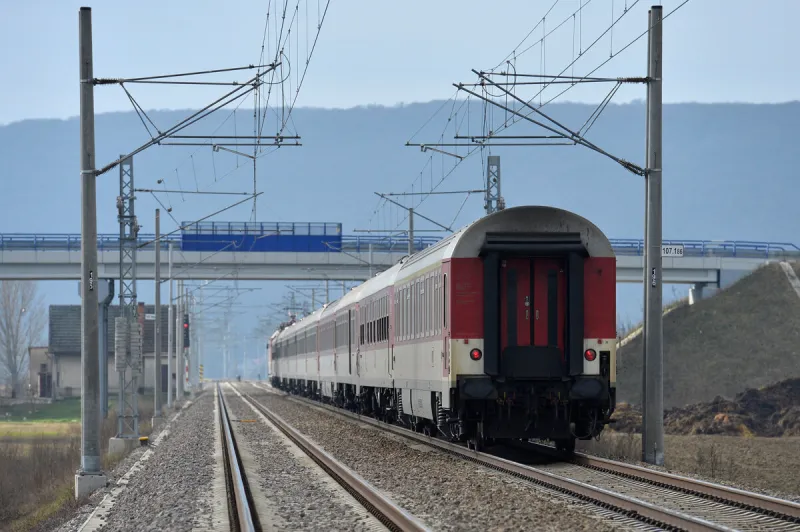 Vo vlakoch zadržali nelegálnych migrantov, všetkých vyhostili - SME