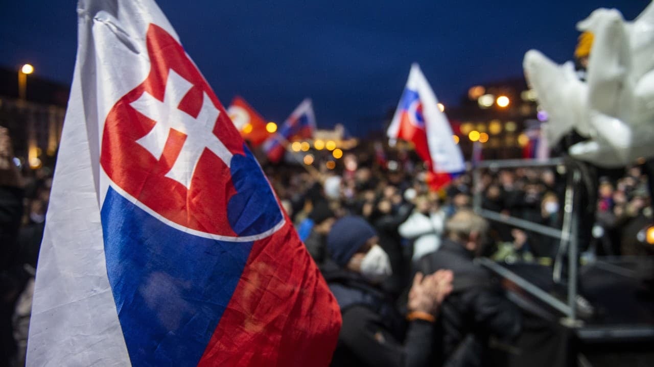 V Bratislave sa koná protest proti dohode s USA: Rečnili Danko i Blaha, takto to tam vyzerá! | Nový Čas