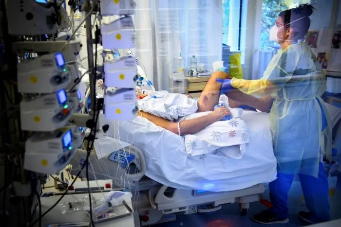 Koronavírus: V nemocniciach leží 1 535 pacientov, ale len ŠTVRTINA je plne zaočkovaných