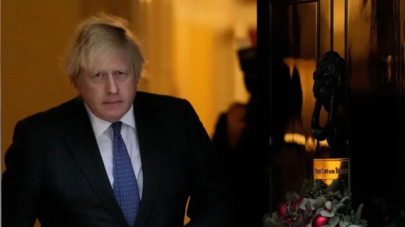 Po prevalení kauzy lockdownových večierkov sa to na Johnsona sype: Náhly odchod poradcov | Nový Čas