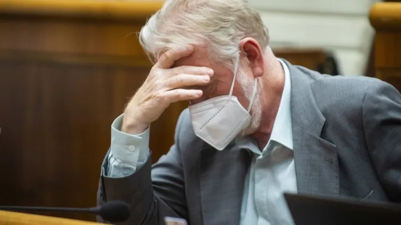 Mizík v parlamente pustil sirénu, Kollár mimoriadnu schôdzu ukončil | Nový Čas