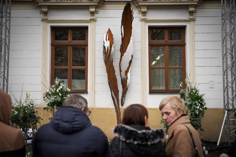 Kuciakovi a Kušnírovej odhalili pamätník v centre Bratislavy - SME