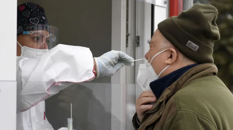 Pribudlo viac ako 12-tisíc prípadov nákazy koronavírusom a 37 obetí - Domáce - Správy - Pravda