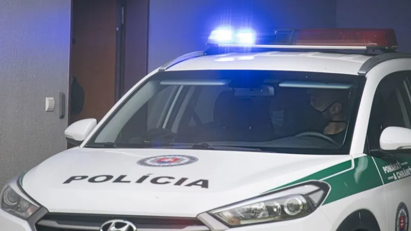 Dvaja expolicajcti z kauzy Očistec sa dohodli s prokurátorom na vine a treste - Domáce - Správy - Pravda