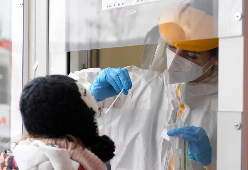 Koronavírus: Môžem dostať omikron dvakrát? - Primár SME