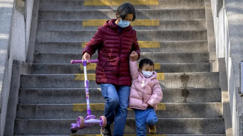 Najľudnatejšie čínske mesto zavedie postupný lockdown: Stopka šíreniu omikronu | Nový Čas