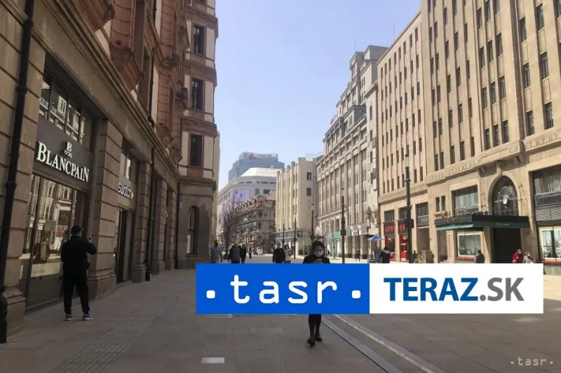 Lockdown v západnej časti Šanghaju sa začal o dva dni skôr