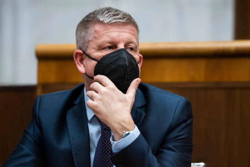 Koronavírus bude u nás ešte dlho, nemáme dostatočnú zaočkovanosť treťou dávkou - SME