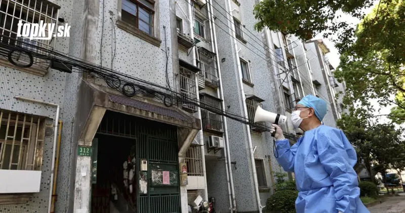 Hororový lockdown v Číne: Úrady nechali zavrieť doma 200 miliónov ľudí! Výkriky zúfalstva z bytov | Topky.sk